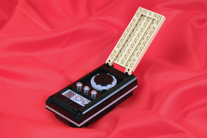 Illustration for article titled LEGO Star Trek equipment may not work, but is fascinating nonetheless